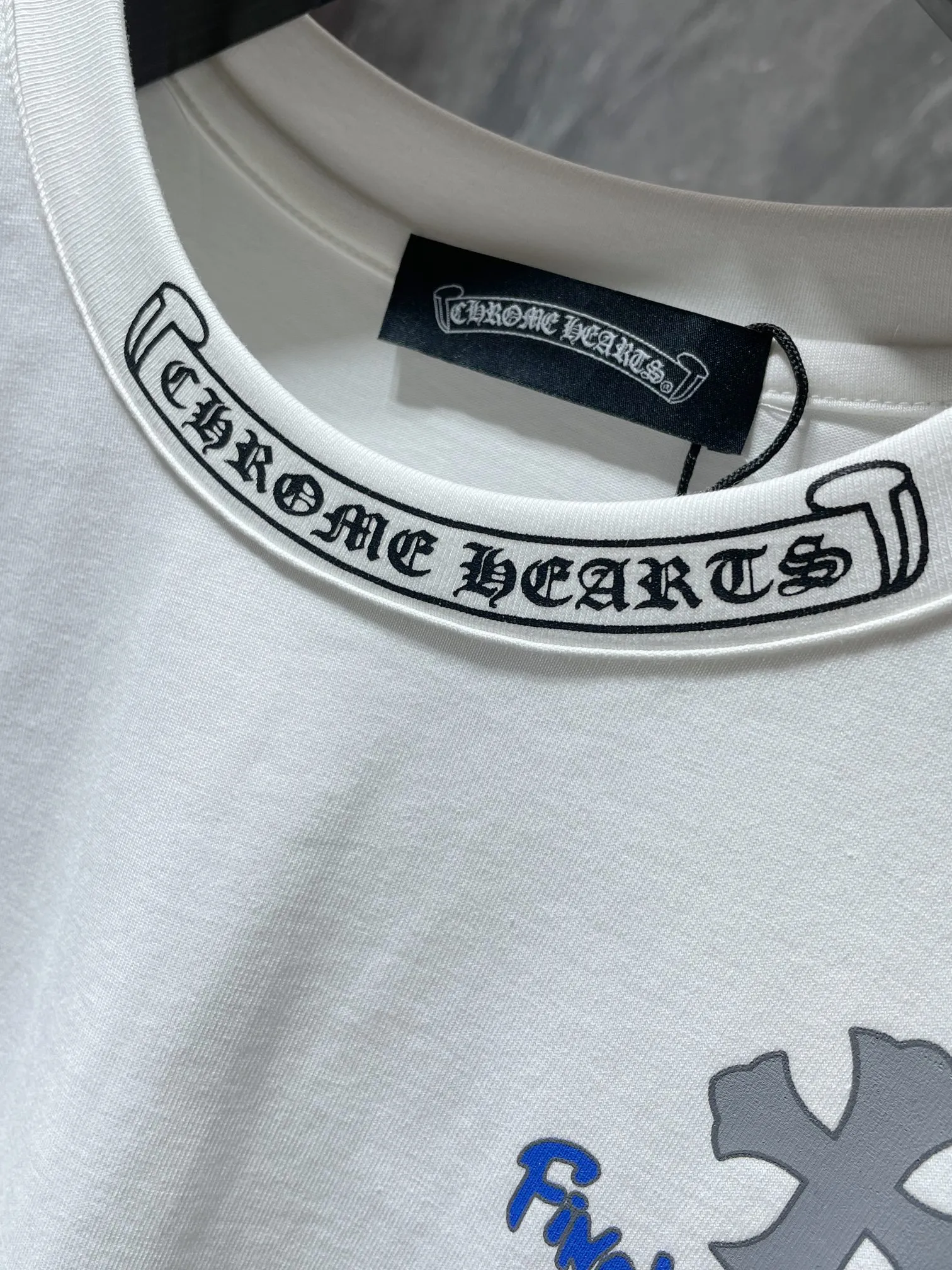 P160 ✨New arrival✨ Chrome Hearts 25ss High gram weight, environmentally friendly and high-quality top-quality fabric 260g~270g Cross Sanskrit patchwork leather overlapping metal short-sleeved T-shirt Heavy hand-cut patchwork embroidery process➕Tajima machine embroidery➕Handmade willows Counter synchronization 1:1 replica version 🌈Recommended colors: black white 🌈 Size: S, M, L, XL